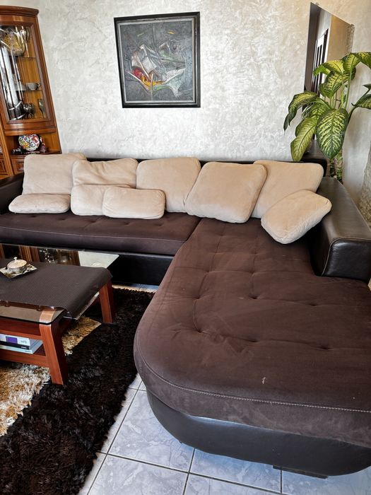 Ъглов диван с лежанка и табуретка