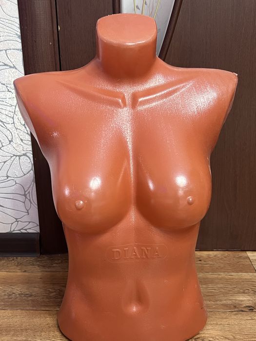 Киім кигізуге арналған монекен дене