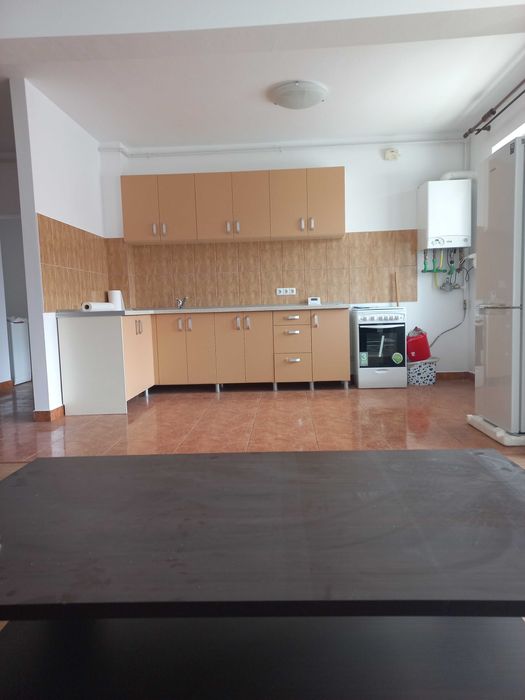 Apartament in asociatie, 2 camere, 70 mp utili, cu parcare in curte interioara, zona centrala