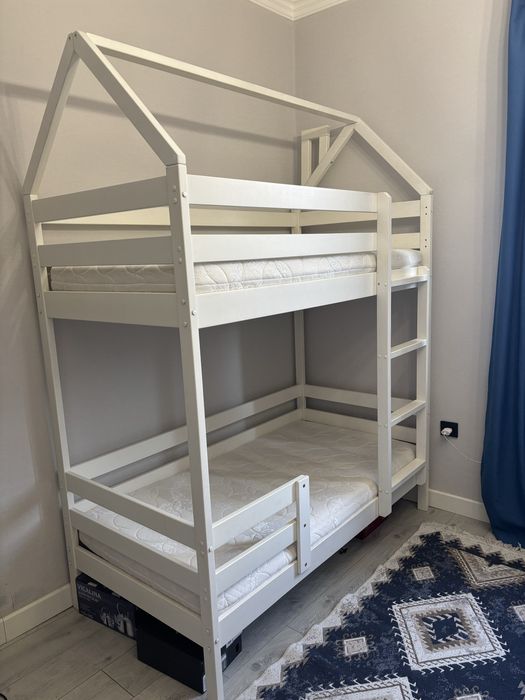 Детская двухярусная кровать