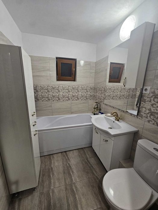 Inchiriez apartament 3 camere PB Decebal