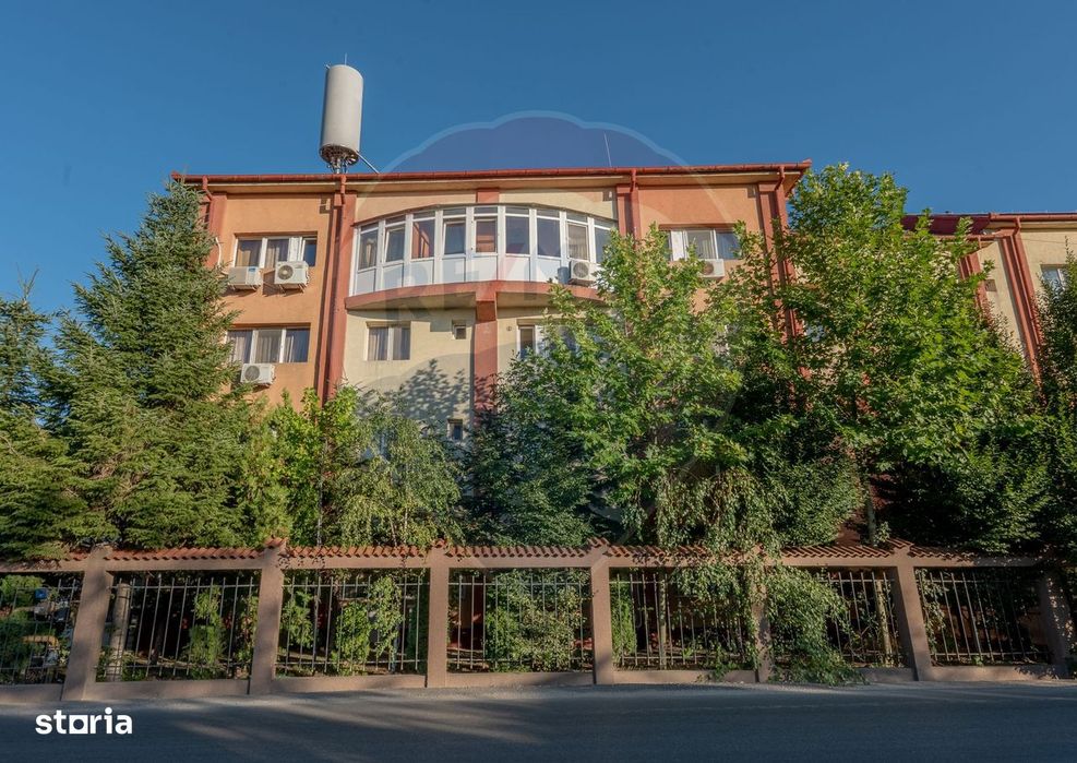 Hotel de vanzare la cateva minute de Podul Mogosoaia