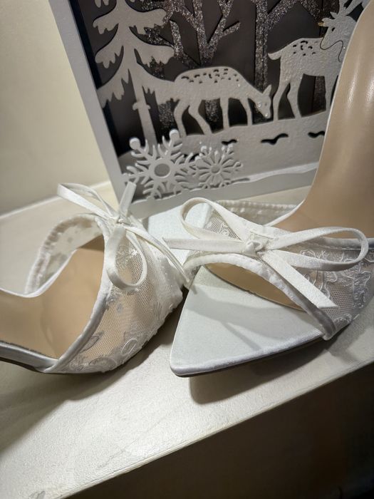 Дантелени обувки