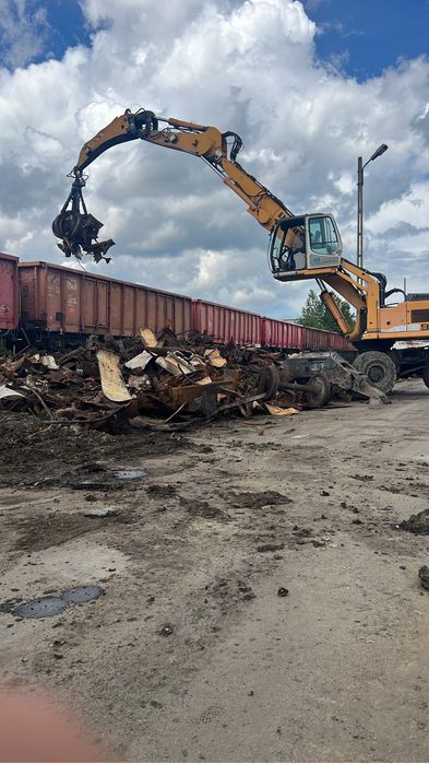 De inchiriat excavator cu foarfaca