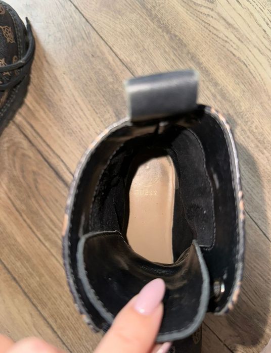 Кожени боти Guess