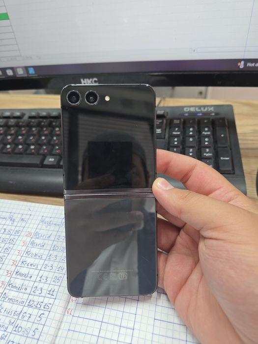 Samsung Galaxy Z flip 5 512gb/8fb ОЗУ