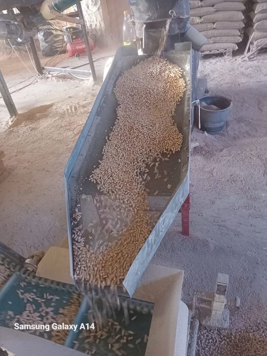 Vand linie completa peleti + diferite accesorii!!