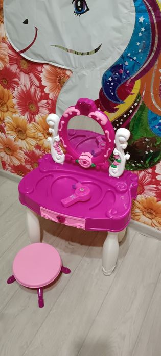 Кухня+минимаркет+косметический столик