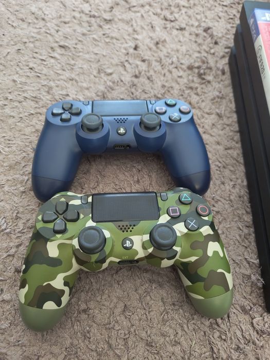 PS4 Pro 1TB + 2 controllere cu TMR!
