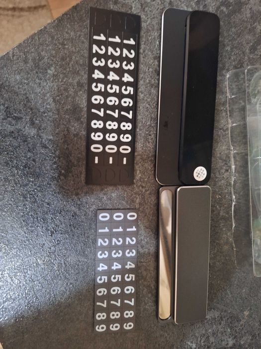 Паркинг номер за табло на кола.