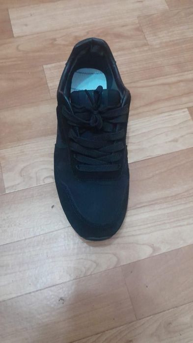 Продам кроссовки