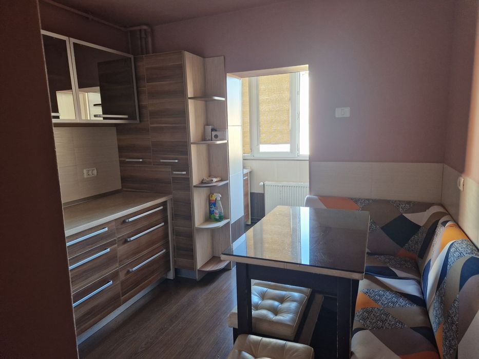 Inchiriez apartament 3 camere