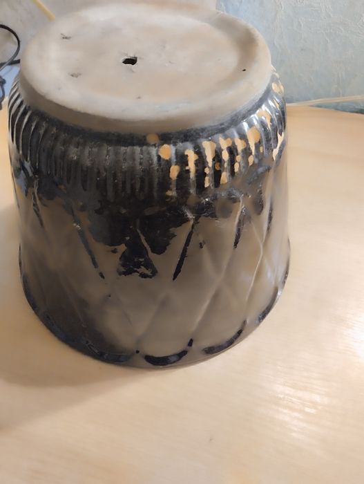 Керамичесуий цветочный горшок.