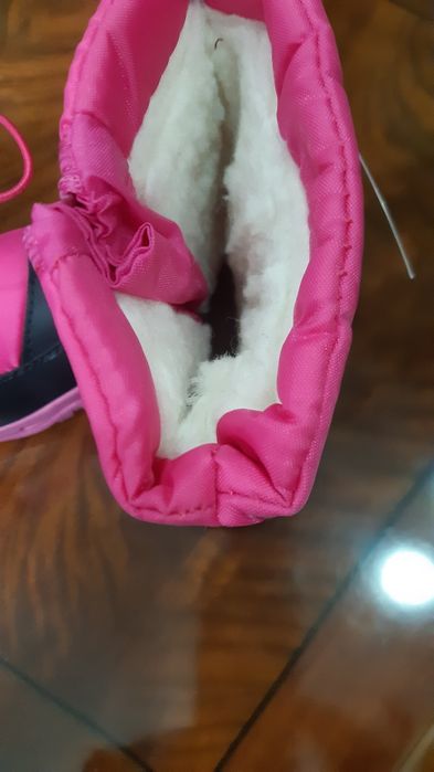 Продам сапожки для девочек.