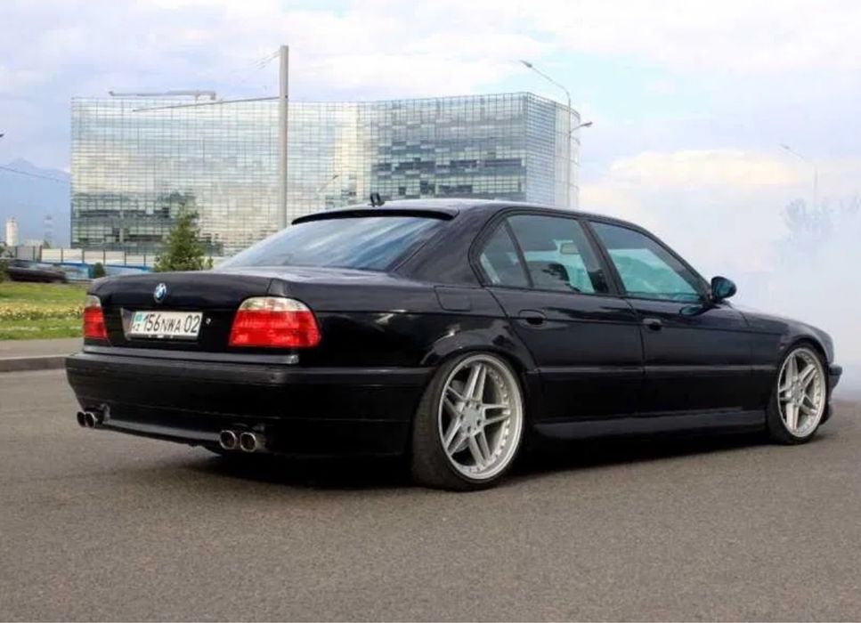 Бампер на бмв е38 7 серии