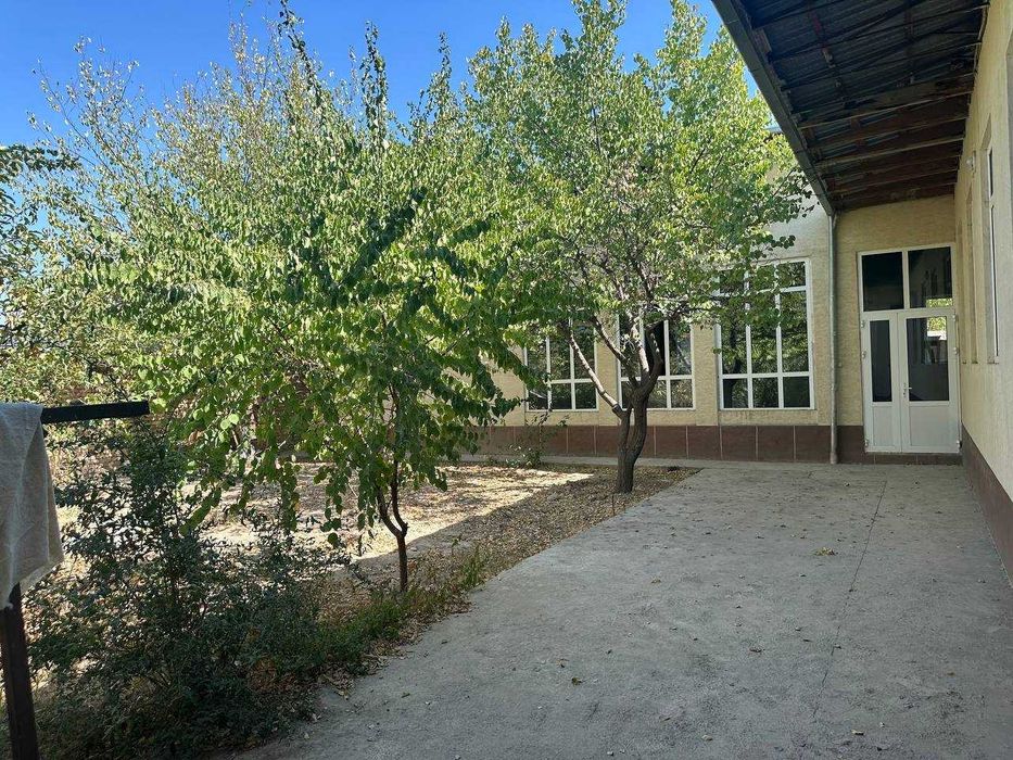 СРОЧНО !! Продается участок в Яшнабаде 6 соток 6 комнат