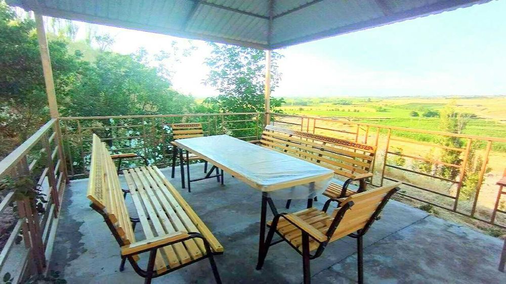 Бизнесга ва яшашга  1 ГА ерга жойлашган Уй ва  бог  Паркент рн