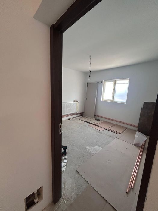 Uși de interior maro, cu geam mat – 3 bucăți