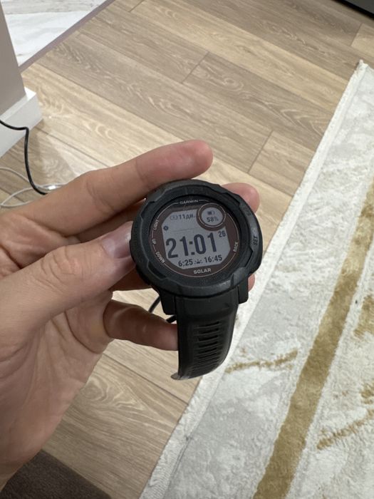 Продам часы garmin instict2 в хорошем состояний !