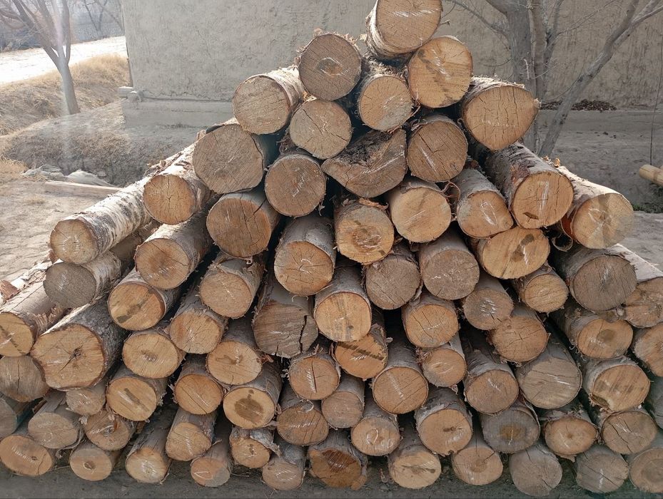 Taxta yog'och bolor dekor plastik va gipsokarton mahsulotlari sotiladi