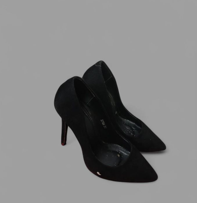 Продаю Каблуки черный