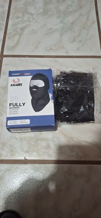 Cagulă Moto – Confort și Protecție, Stare Foarte Bună