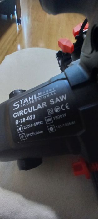Чисто нов немски ръчен цирколяр  1800 w  с гаранция 2 год.90 лв.