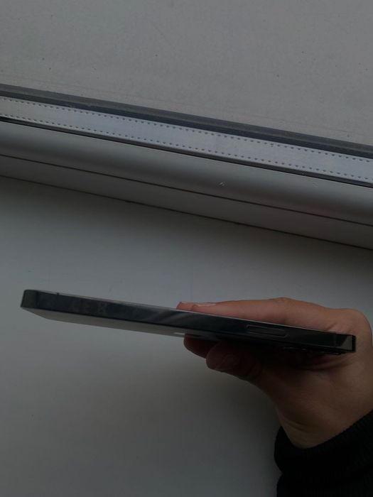 Продавам iPhone 12 pro