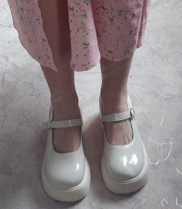 Белые милые туфли