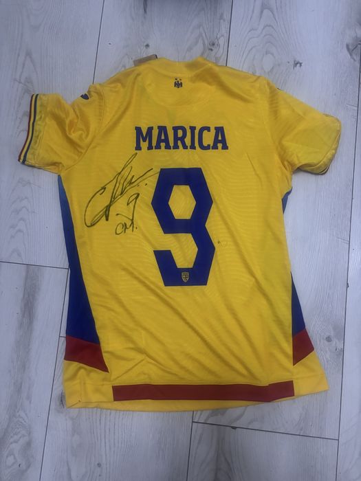 Tricou al echipei nationale( cu autograf) ORIGINAL