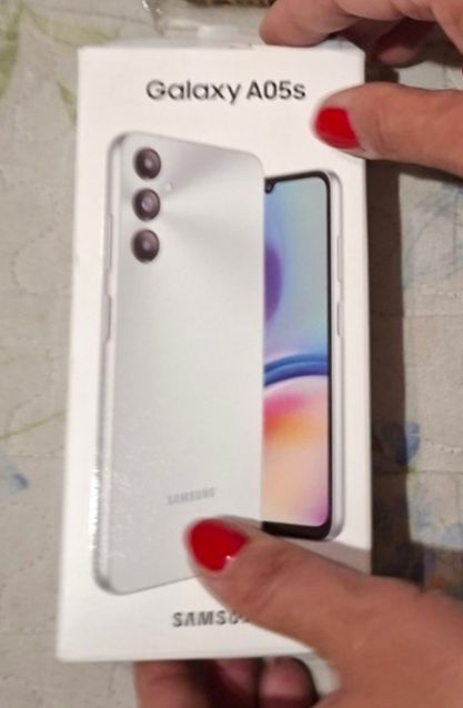 Чисто нов Samsung A05S silver