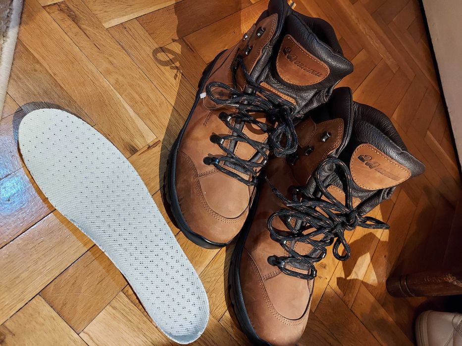 Туристически обувки 42