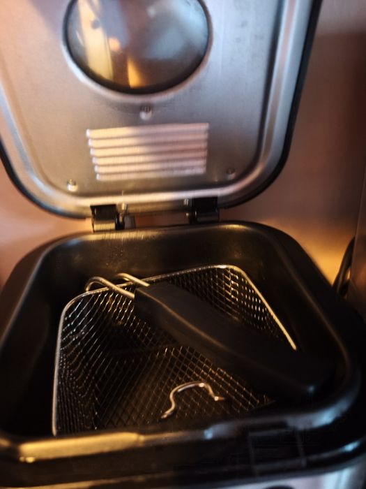 Vând friteuza electrica silvercrest!