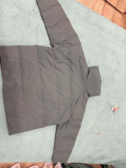 короткая демисезонная куртка.