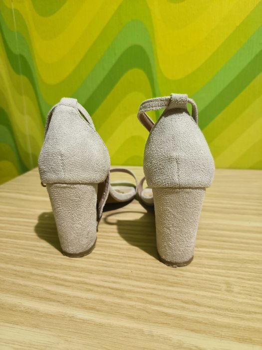 Дамски сандали слонова кост