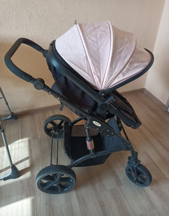 Бебешка количка при интерес реални снимки