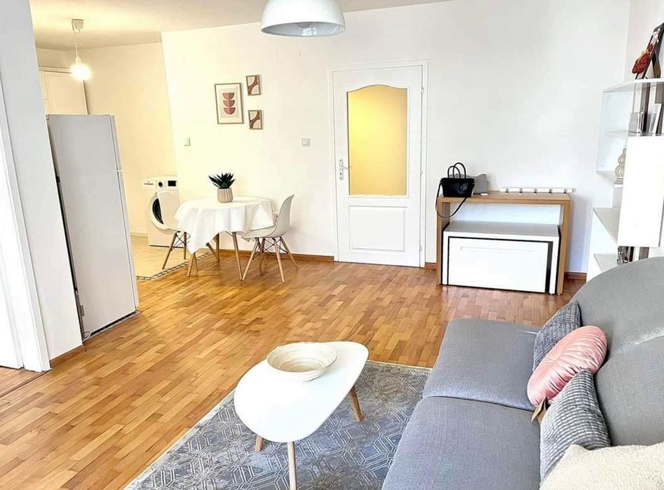 Дава се под наем Двустаен апартамент в Пловдив, Център - 80 кв.м за 400 € - Снимка #2