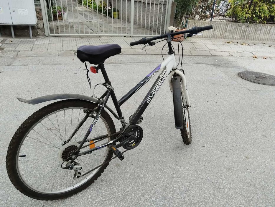 Велосипед Everest 26 " с допълнение калници, фенер, седалка