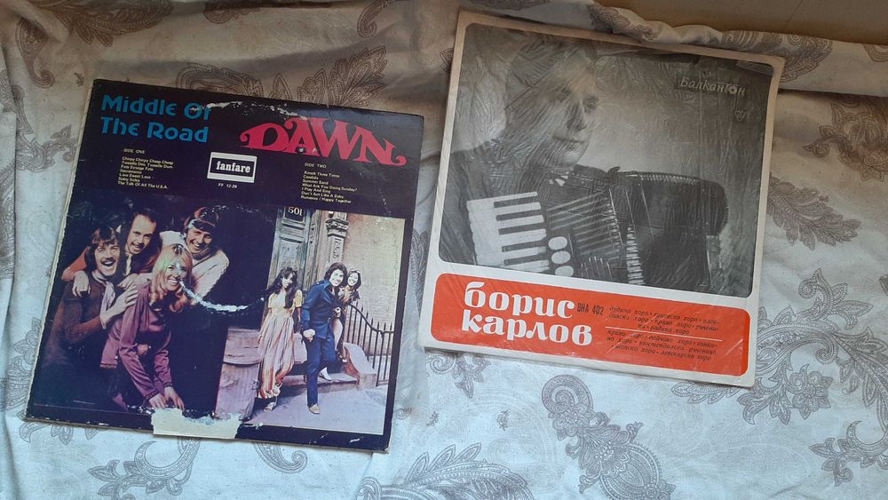 Продавам плочи за грамофон има и малки плочи