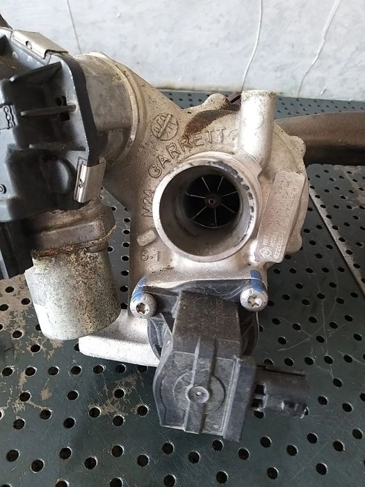 Turbina 0.9 b smart forfour w453 pentru piese 8220531 ngt1038z h8201380711104103r