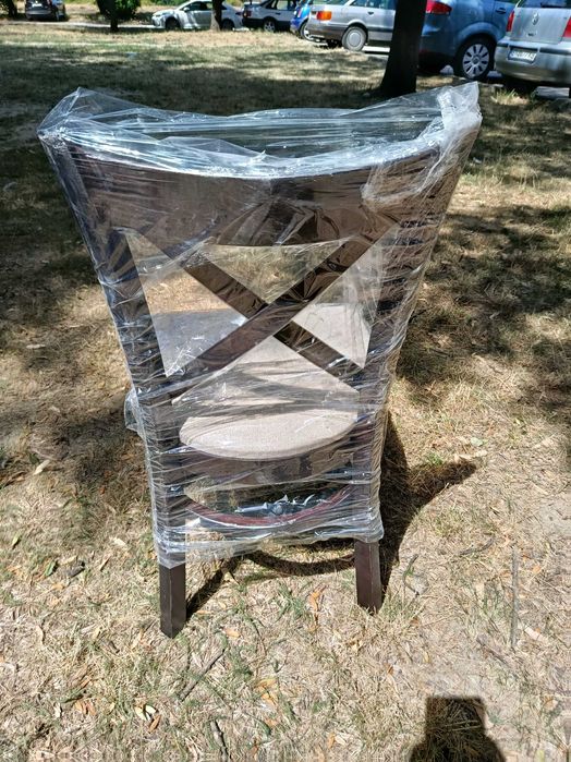 Продавам нови масивни столове