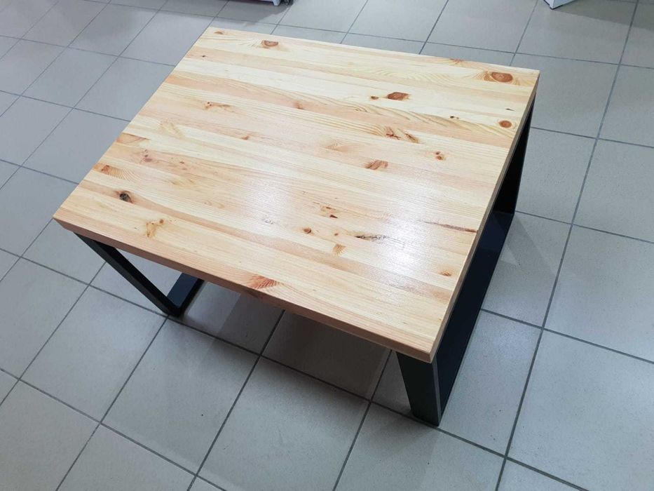 Vindem din stoc sau la comanda blaturi din lemn masiv de pin finisate