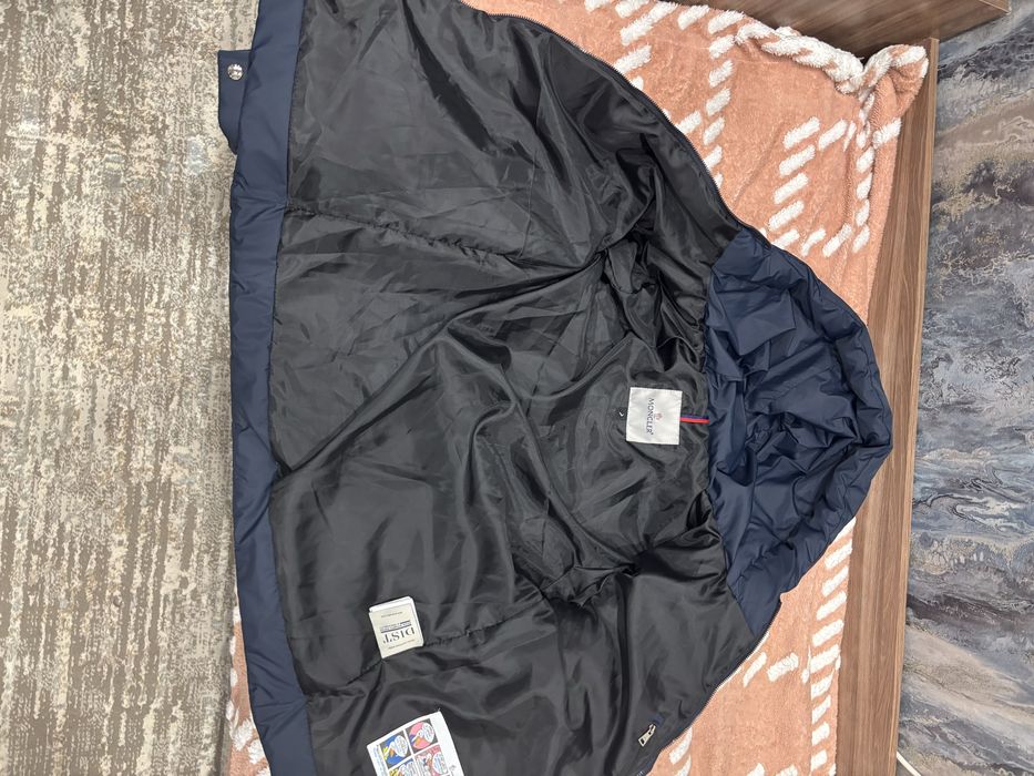 Продам Куртку Moncler