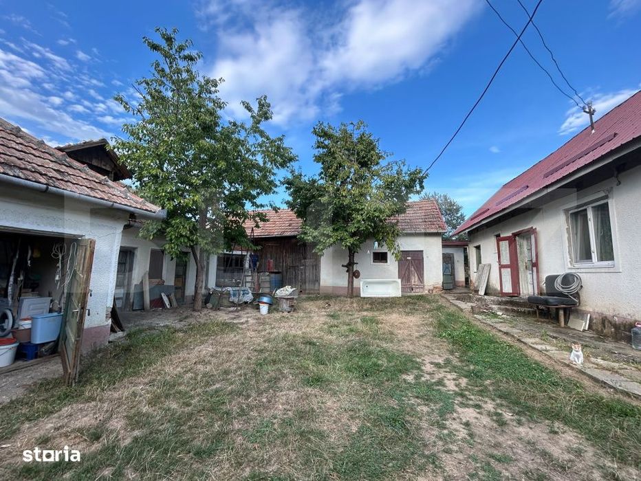 Casa de vanzare, 3 camere, 105 mp, teren 2.327 mp, zona Bucerdea Grano