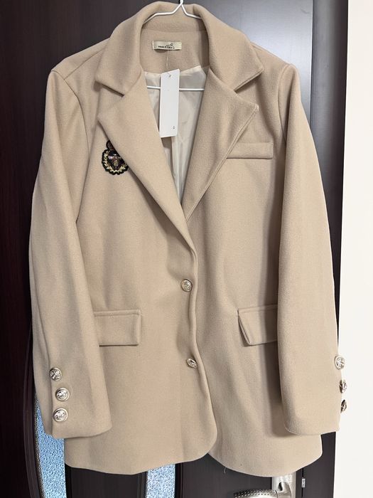 Блейзър нов в бежов цвят