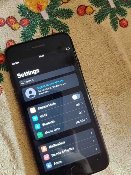 Продавам iPhone 7, 32GB памет, в цвят Matte Black. Телефонът е в супер състояние, без счупено или пукнато