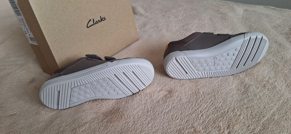 НОВИ, 28 н-р, КОЖЕНИ маратонки Clarks, момче/момиче