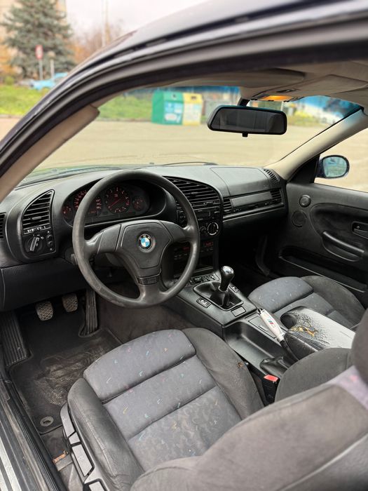 BMW E36 320i Coupe