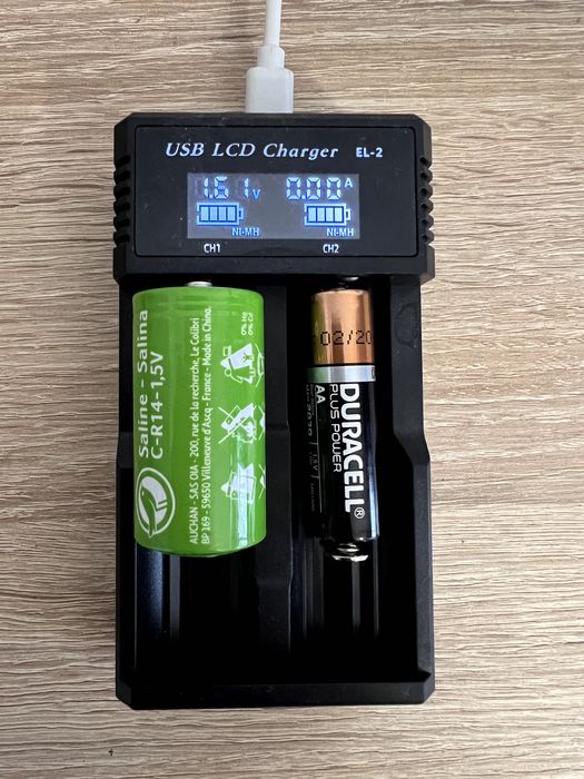 Incarcator pentru baterii - USB Type C