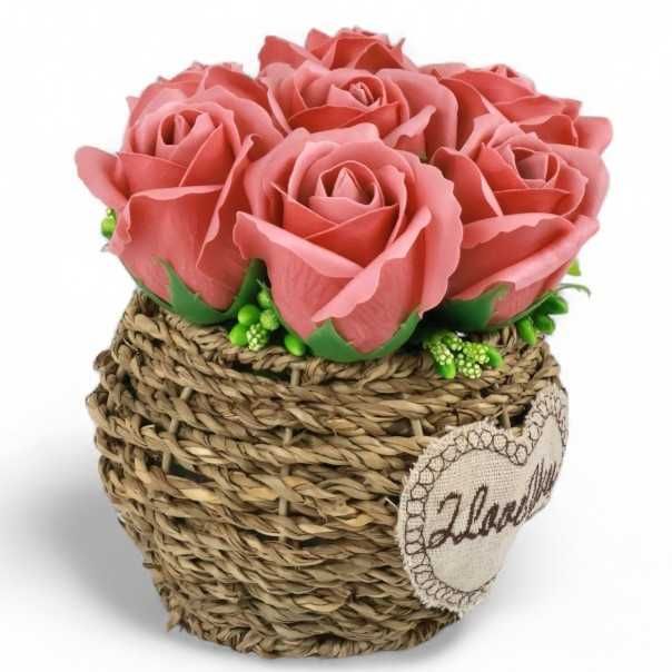 Романтична кашпа с розови сапунени цветя -„Сърце от рози“
